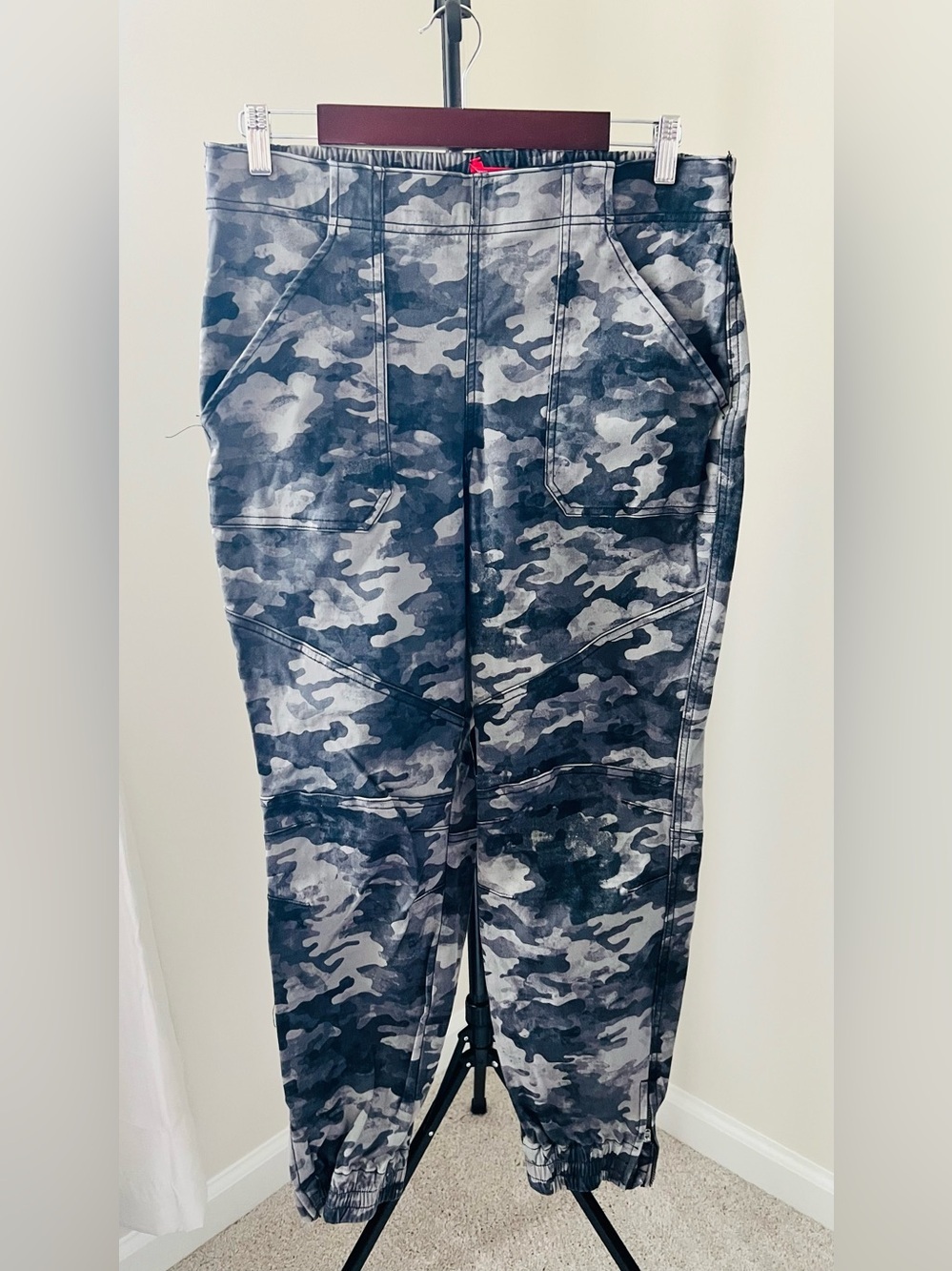 SPANX Black & Gray Camo Cargo Pants women’s XL